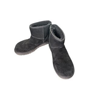 Ugg Black Women's Suede Sherpa Lined Classic Mini Rubber‎ Logo Boot Size 9